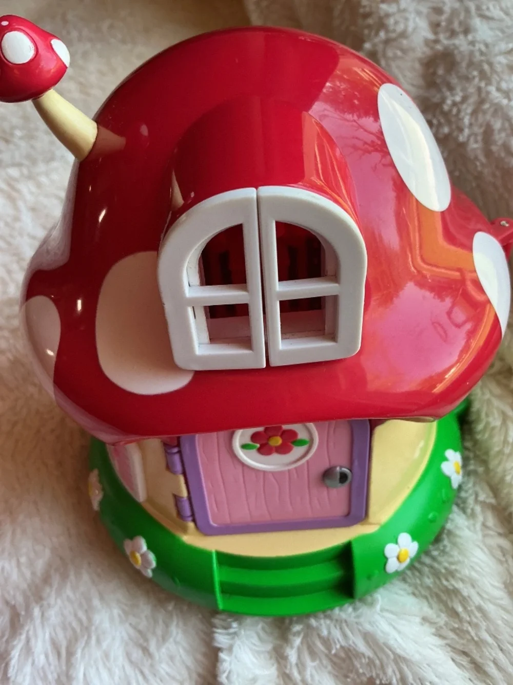 Vintage Sanrio Hello Kitty Mushroom Doll House 2001 Bandai